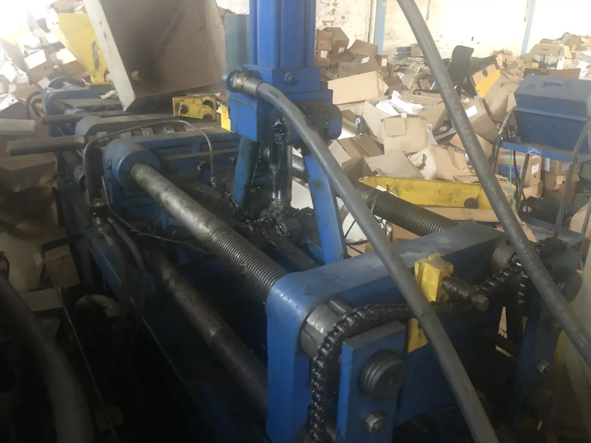 LOTE 003 - Injetora Pyro Py5/1000