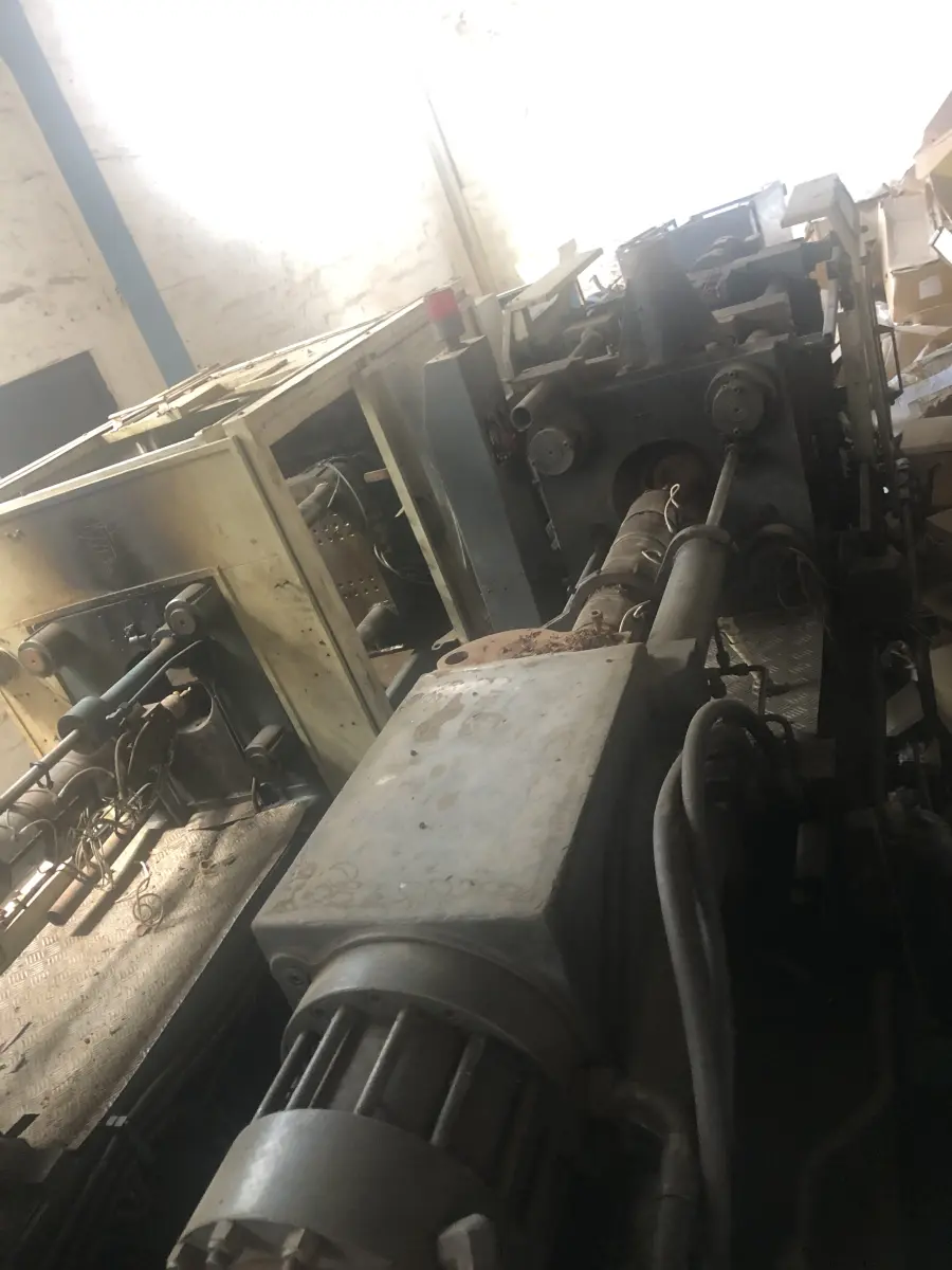 LOTE 001 - Injetora Solaris S9300