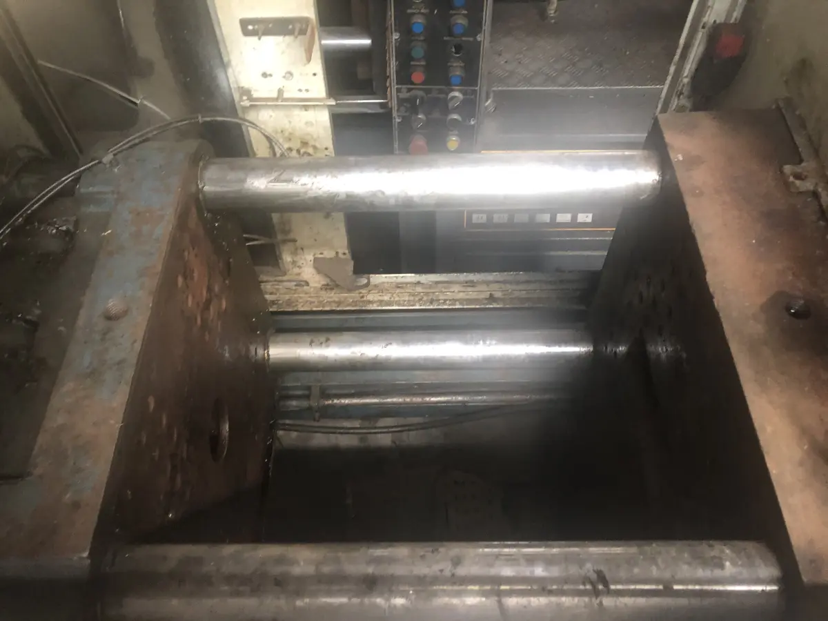 LOTE 002 - Injetora AGMTEC Solaris S9300