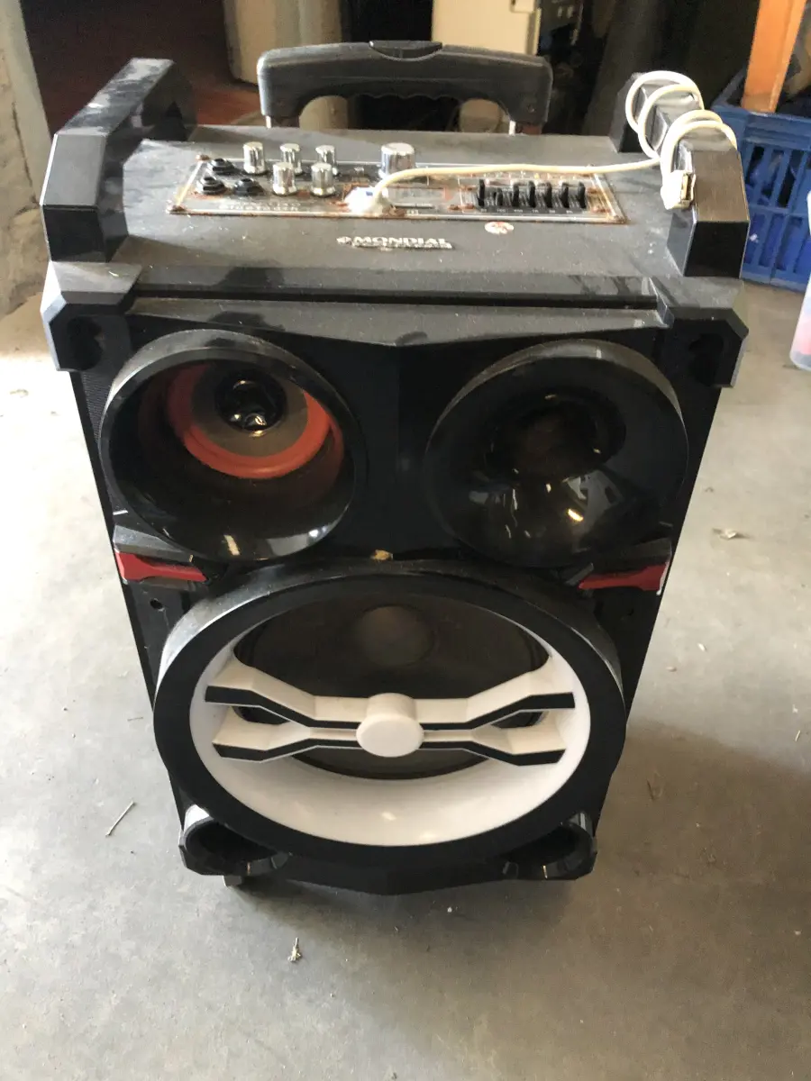 LOTE 046 - caixa de som mondial