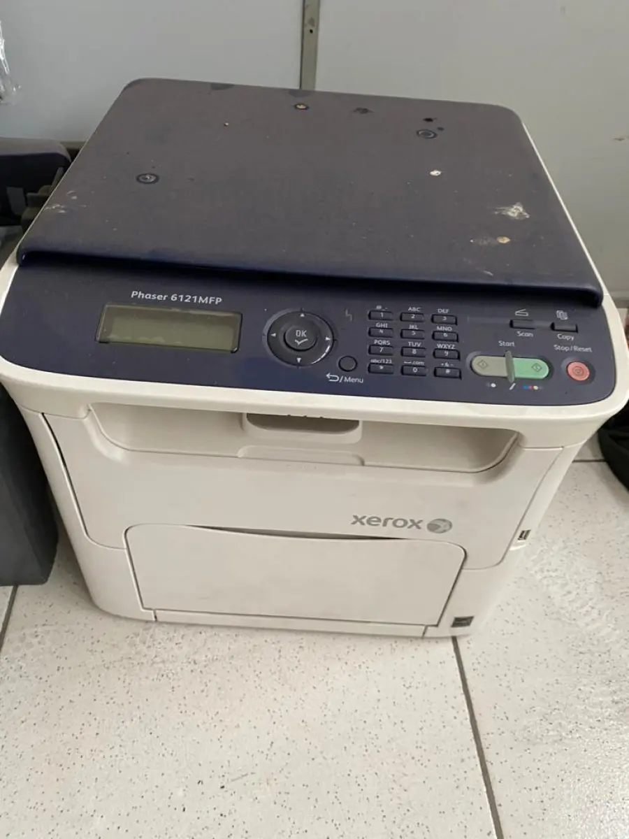 LOTE 23 - máquina de Xerox Phaser 6121 MFP
