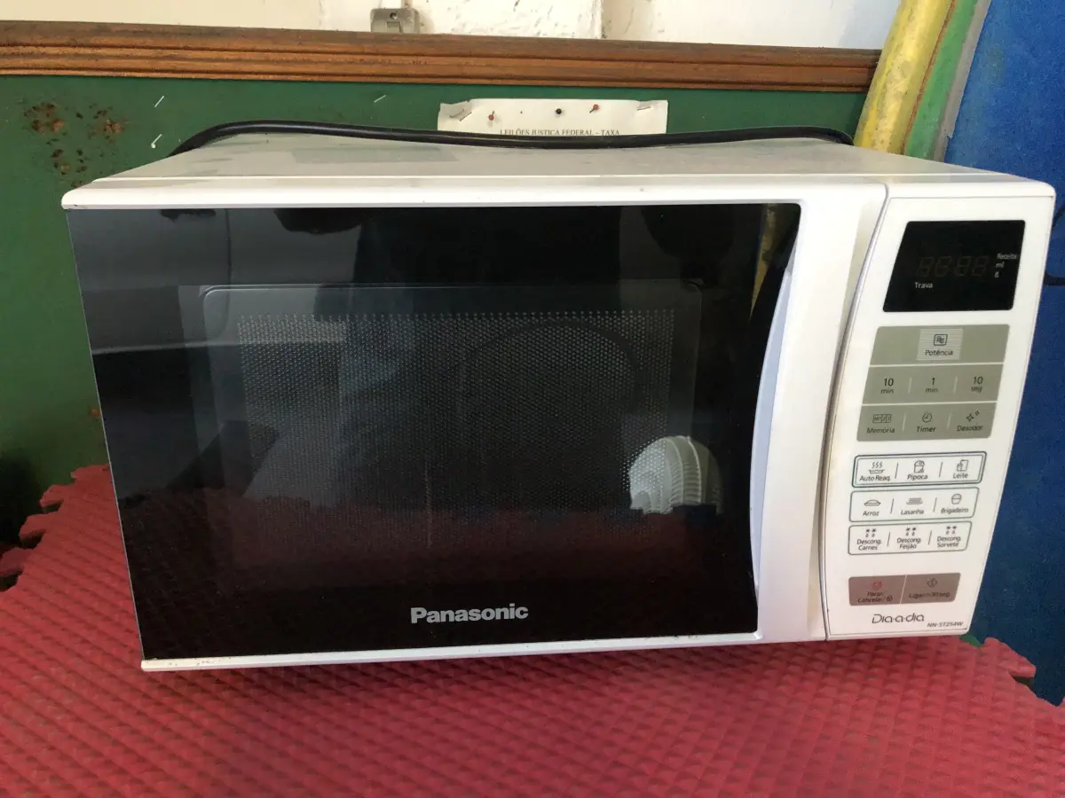 LOTE 029 - microondas da panasonic