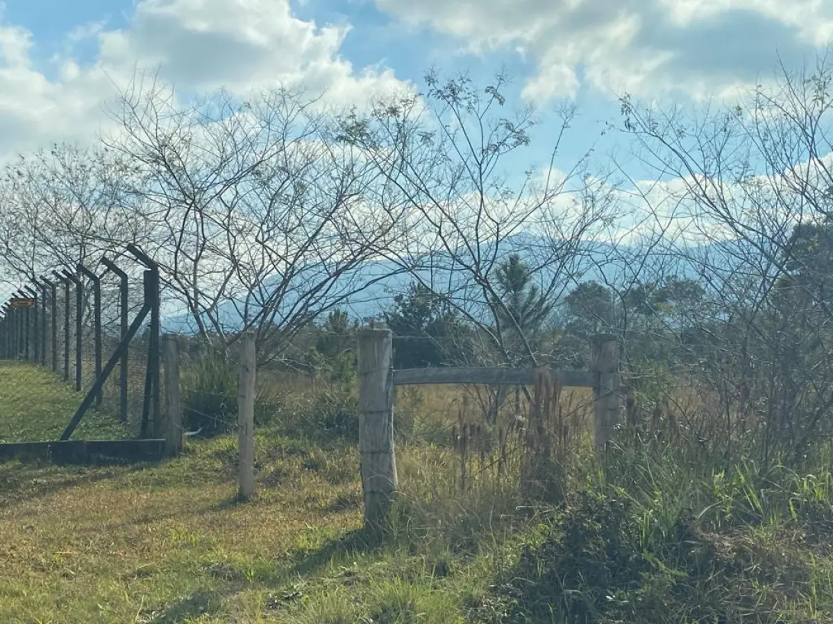LOTE  - TERRENO NA ZONA URBANA DE ARARICÁ