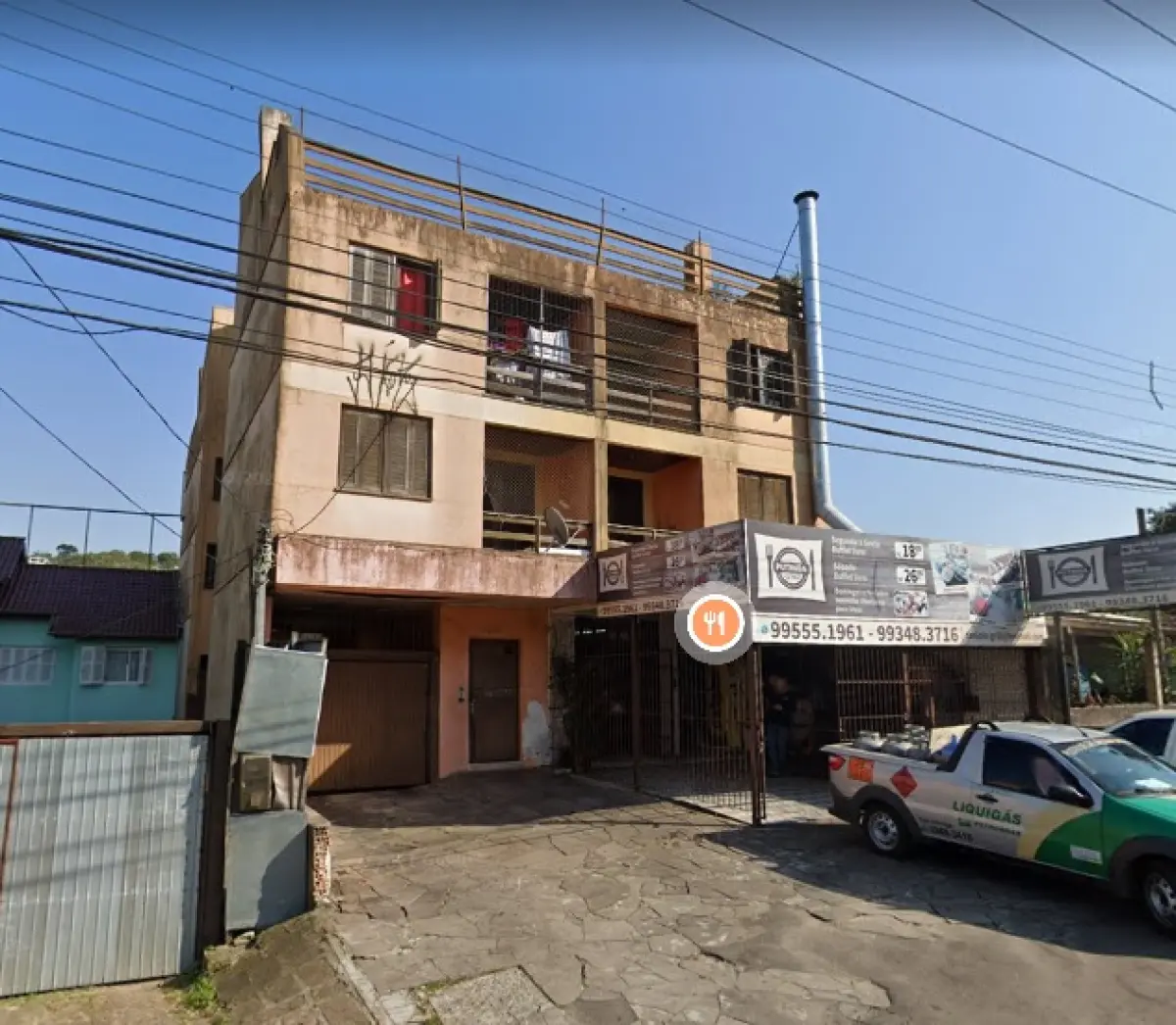 LOTE  - PRÉDIO NA AV. ANTÔNIO DE CARVALHO, EM POA