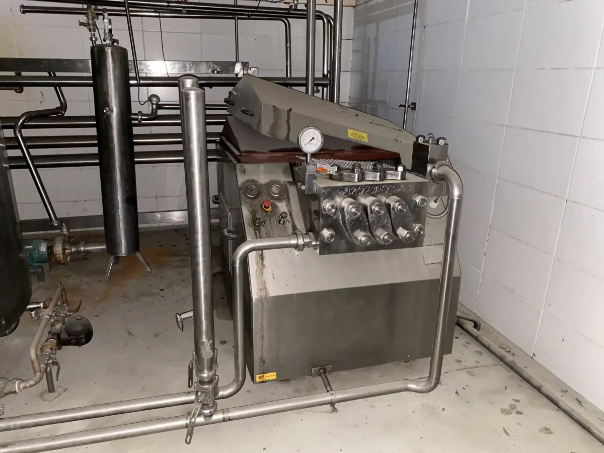 LOTE 031 - 01 Esterilizador tubular aquecimento indireto vazão não identificada