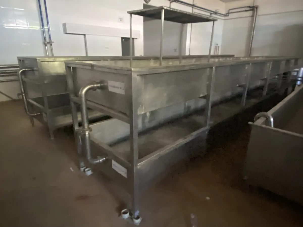 LOTE 027 - 12 caixa de inox para queijo (volumes diversos – Usado para lavar forma e agua gelada)