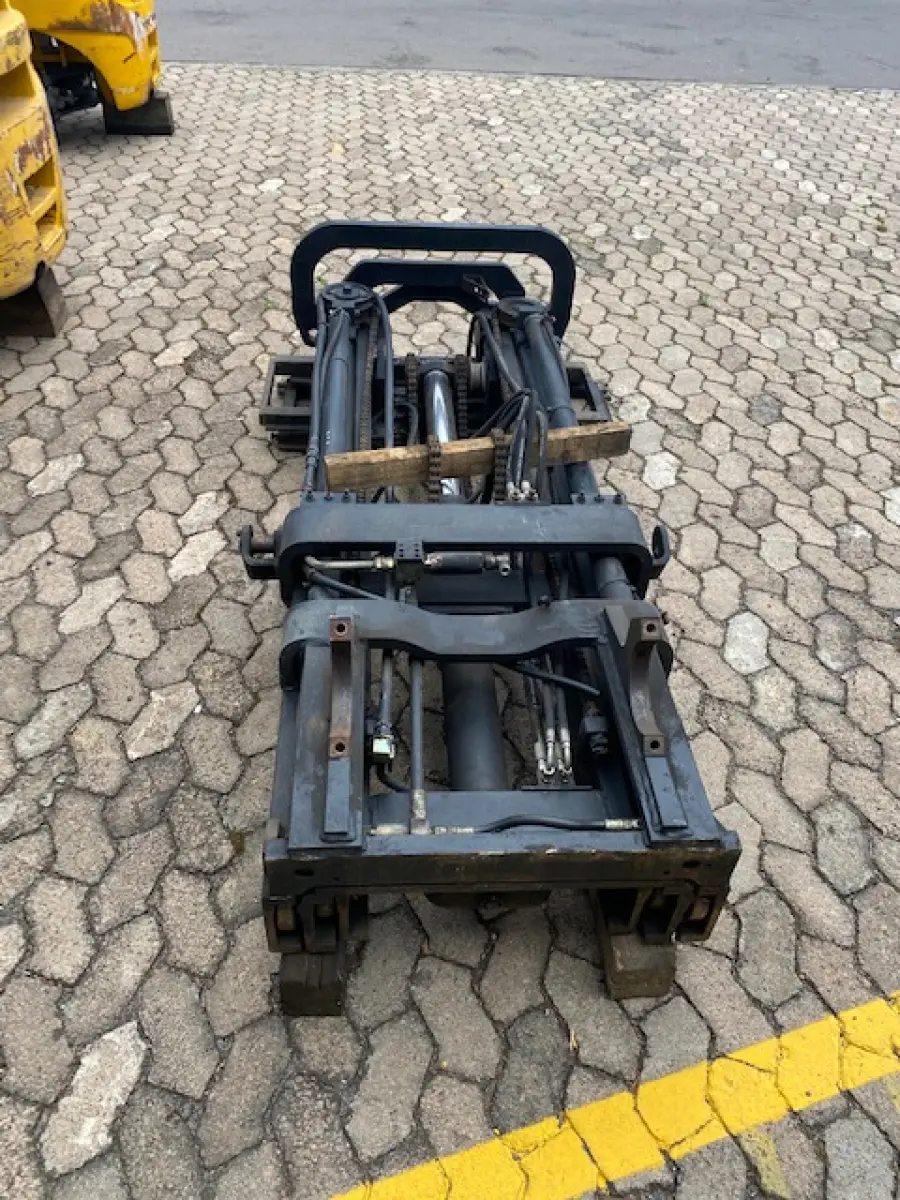 LOTE 003 - Empilhadeira TCM FG35T6