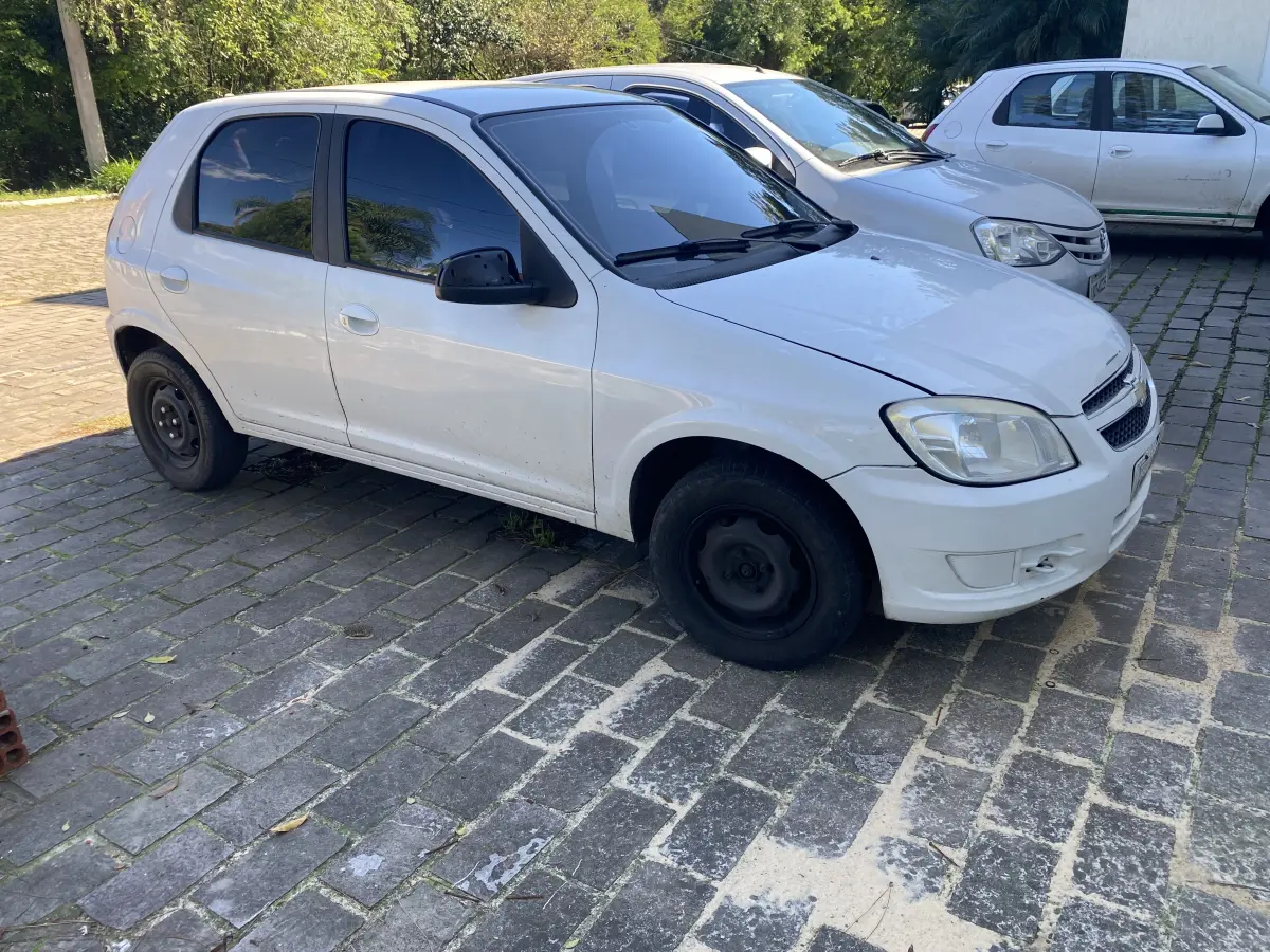 LOTE 08 - Celta 1.0 LT