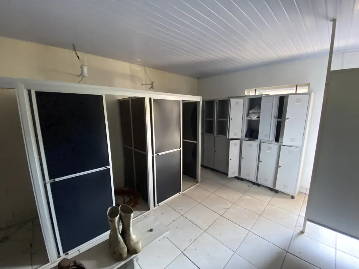 LOTE 001 - Imóvel e maquinas para laticínio