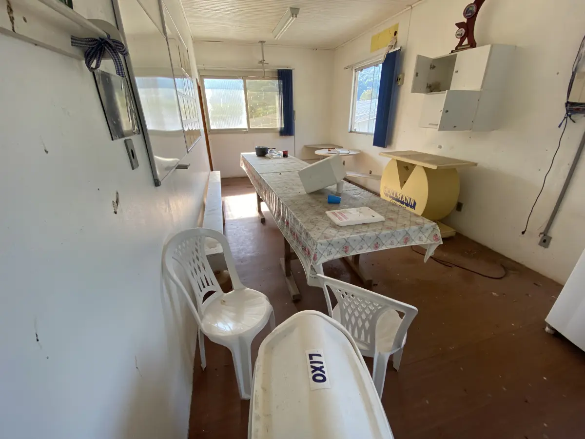 LOTE 001 - Imóvel e maquinas para laticínio