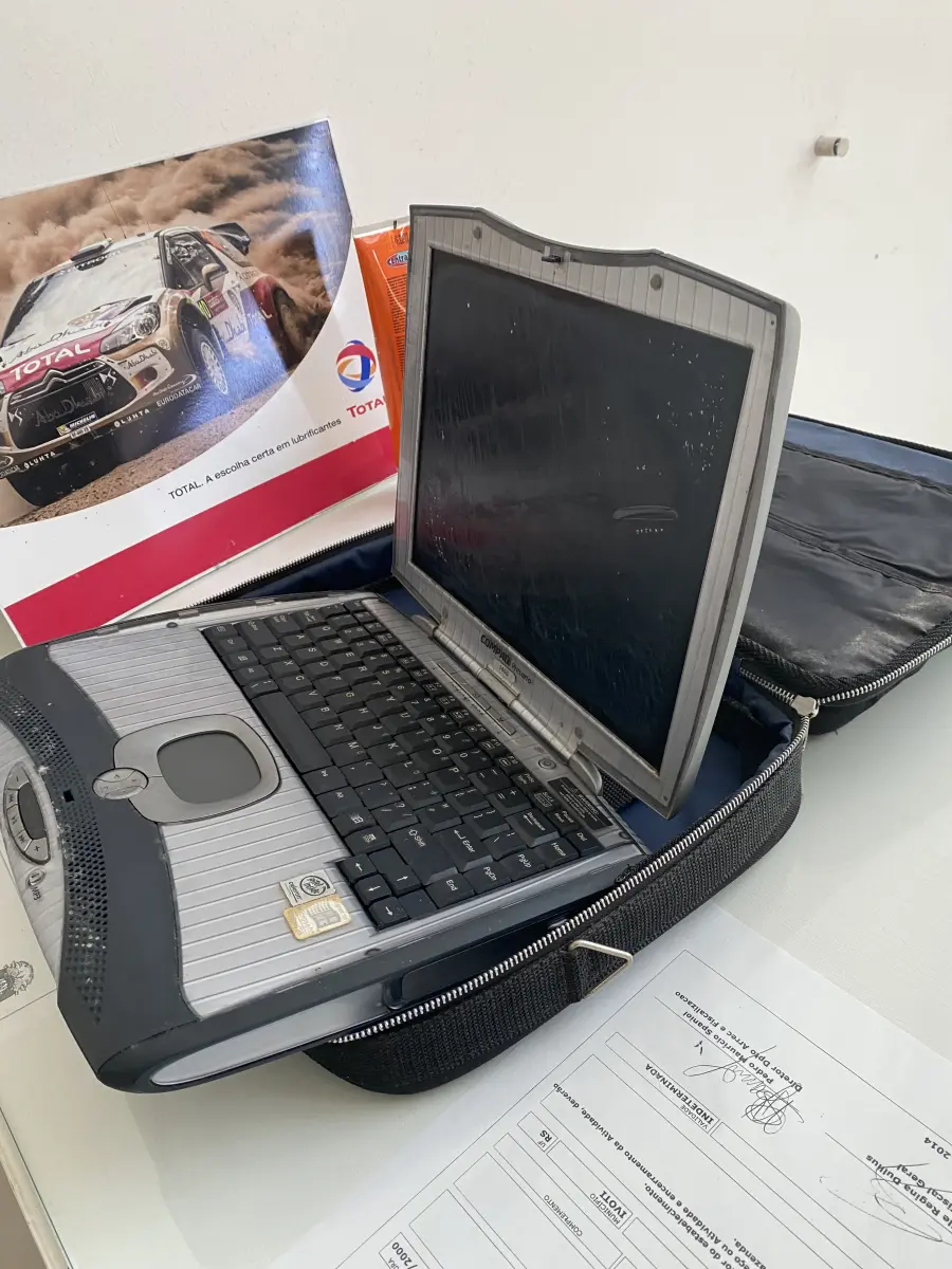 LOTE 10 - MÓVEIS EQUIPAMENTOS - vários itens junto ao prédio