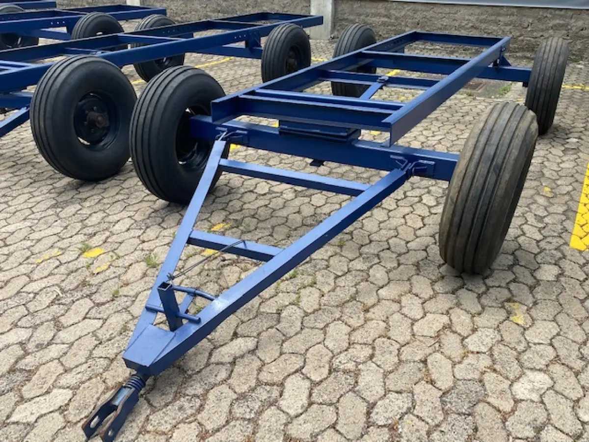 LOTE 007 - Reboques agrícolas