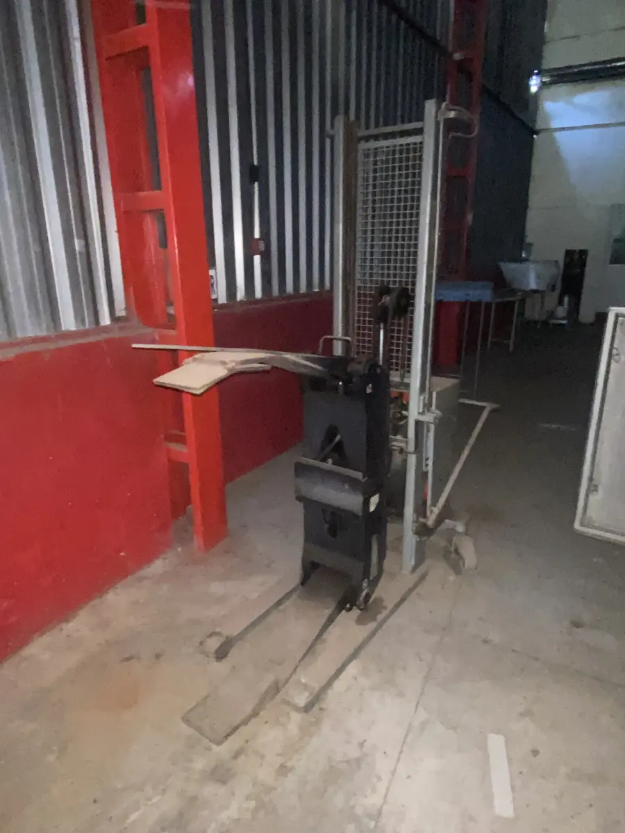 LOTE 001 - Imóvel e maquinas para laticínio