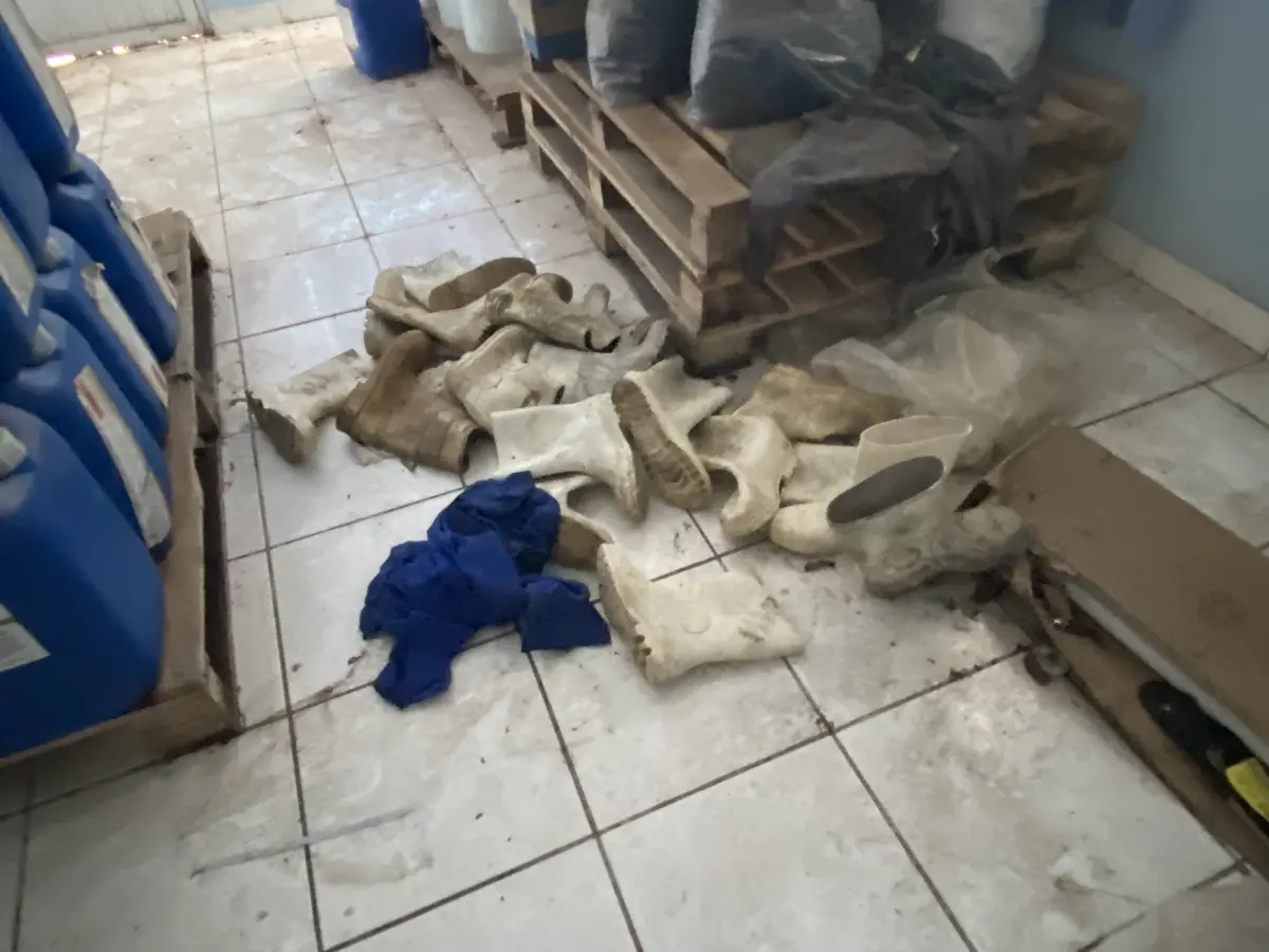 LOTE 062 - lote de botas usadas 