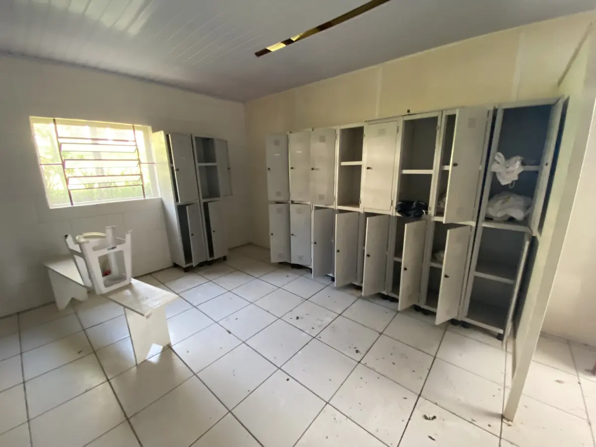 LOTE 066 - lote com 7 armarios vestiario com portas para cadear