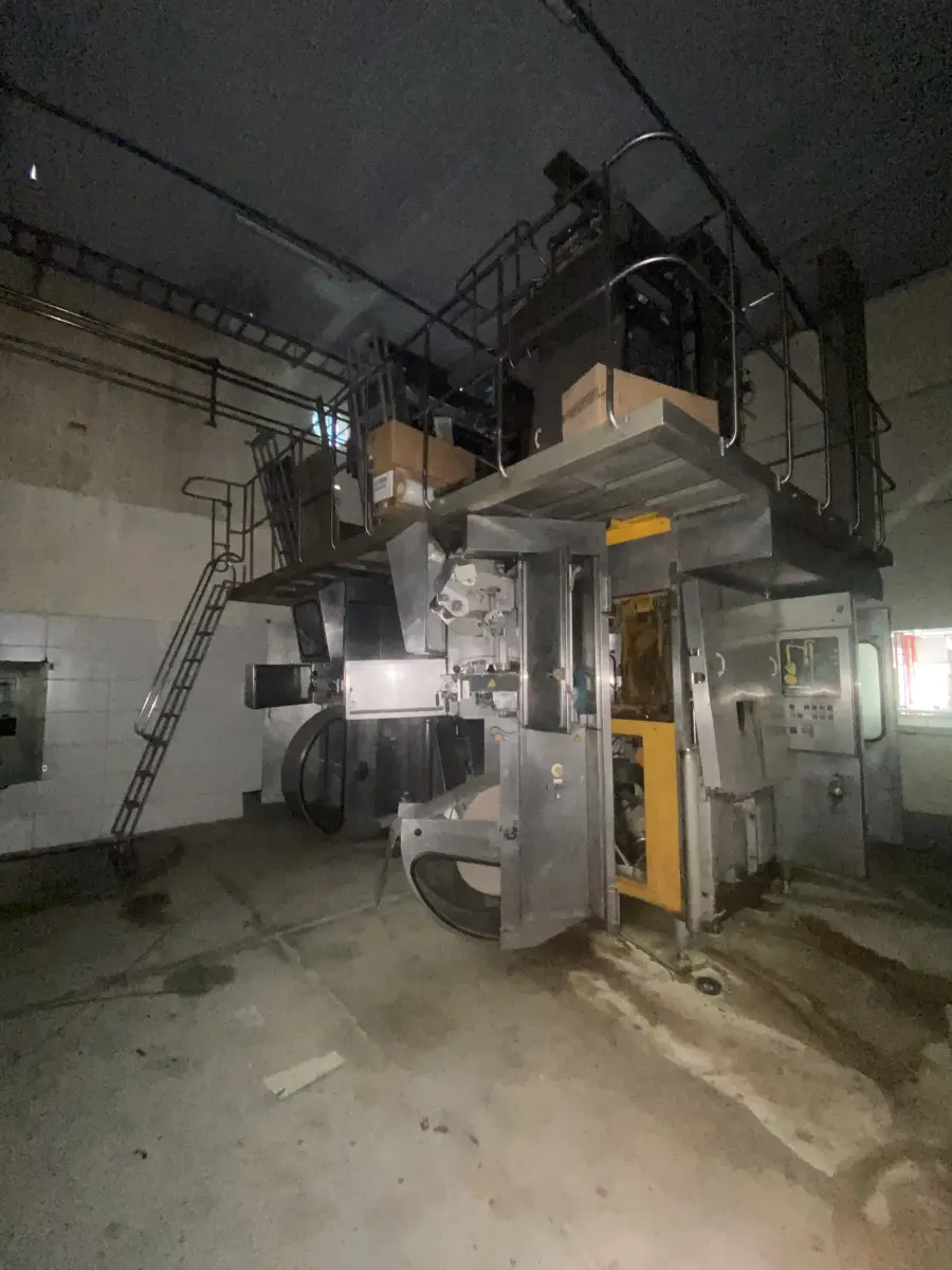 LOTE 034 - 02 Maquina de envase TBA 8 100 v Tetra Pak 6.000 L/h