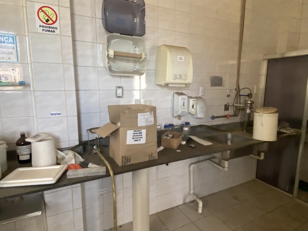 LOTE 001 - Imóvel e maquinas para laticínio