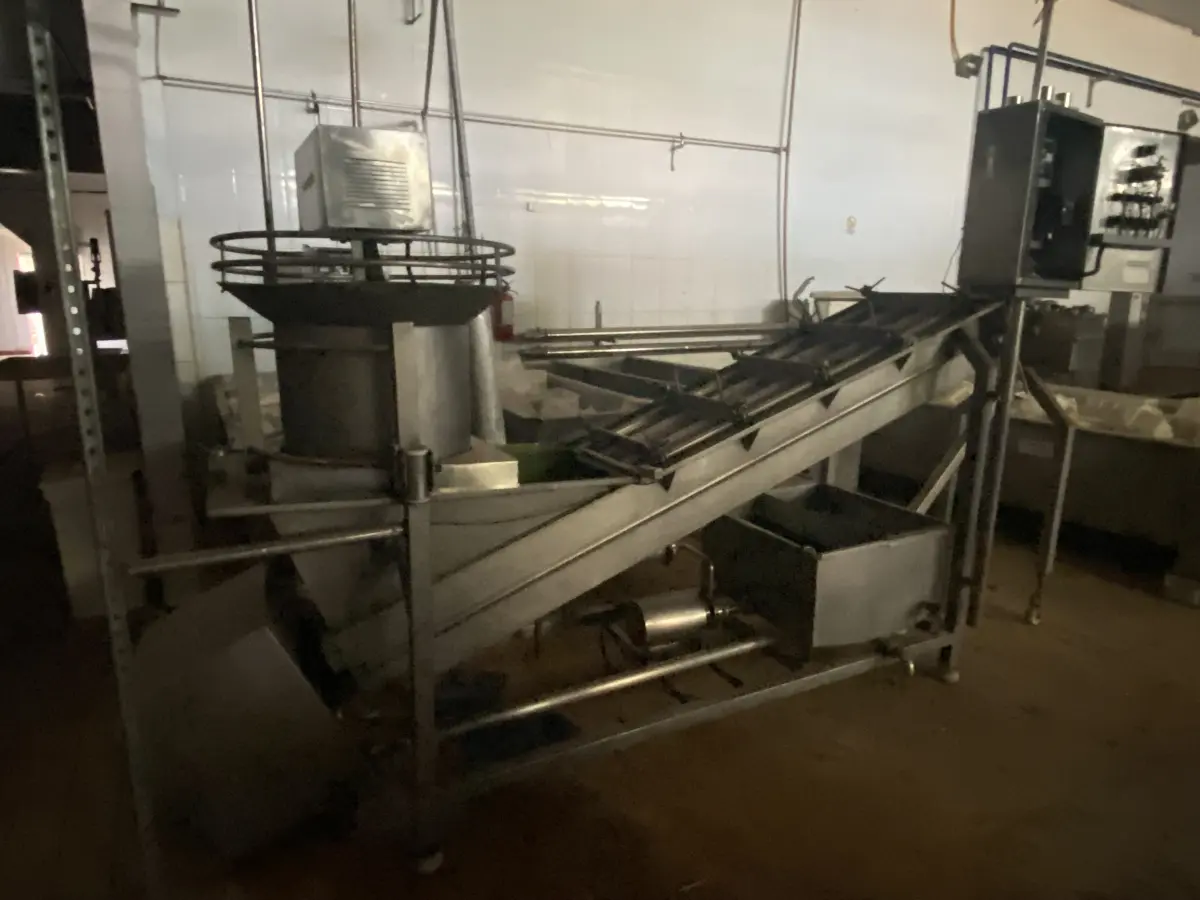 LOTE 001 - Imóvel e maquinas para laticínio