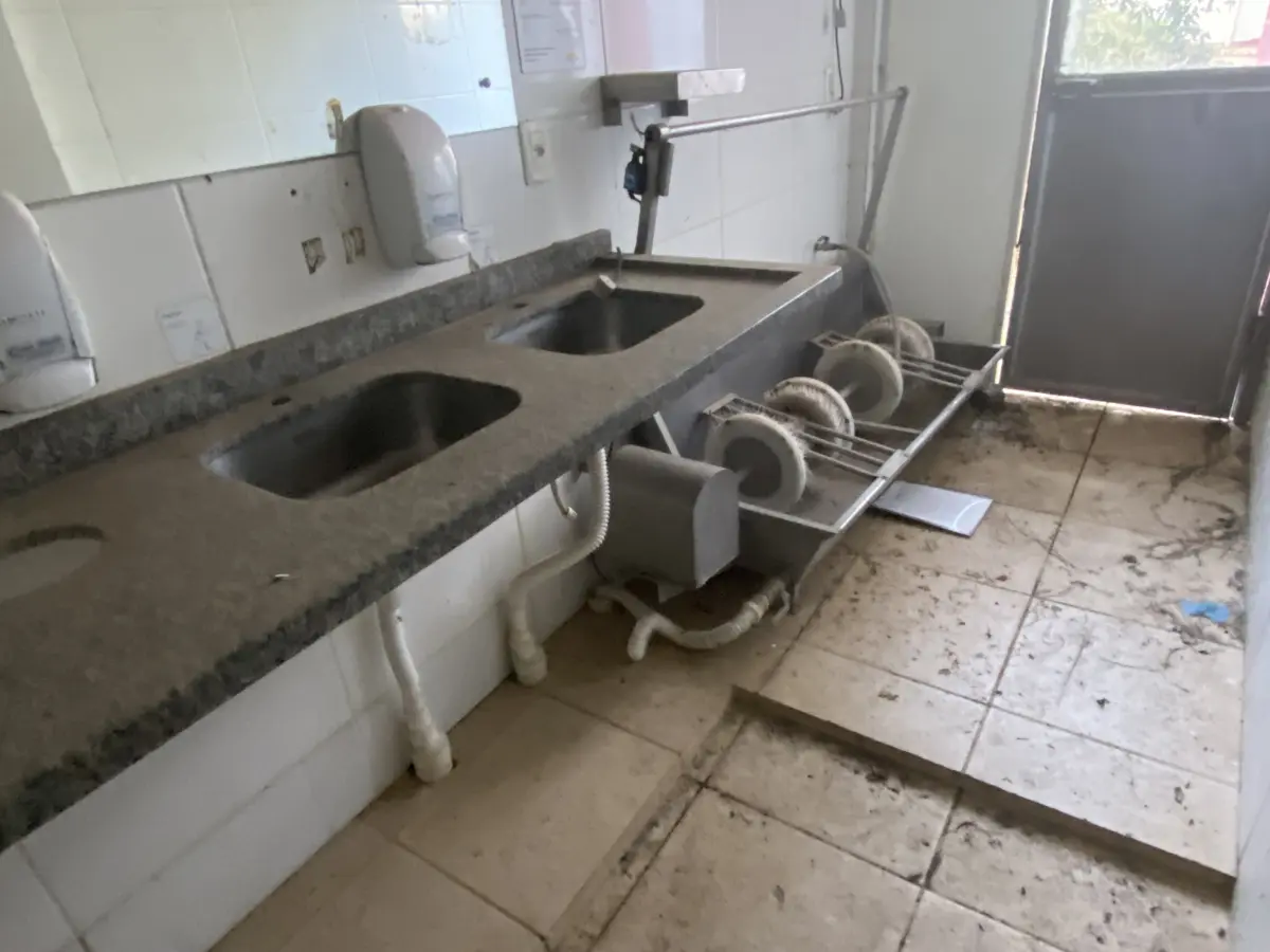 LOTE 001 - Imóvel e maquinas para laticínio