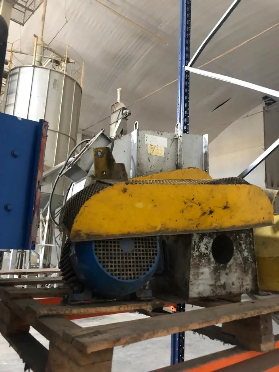 LOTE 025 - EXAUSTOR S/ MOTOR DIÂMETRO 80 cm, ano 2010