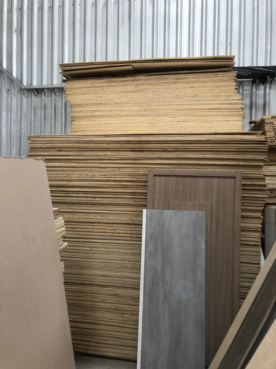 LOTE 020 - Lote com placas em mdf e compensado novas 