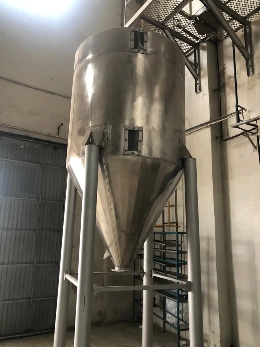 LOTE 017 - SILO DIÂMETRO 1,5m/ ALTURA 1,5m/ FUNIL 1,2m ALTURA, ano  2005