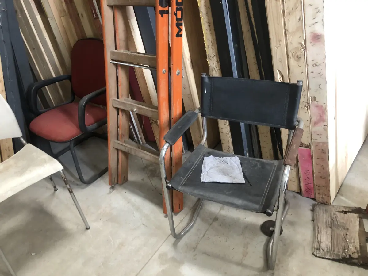 LOTE 005 - Lote de cadeiras fixas