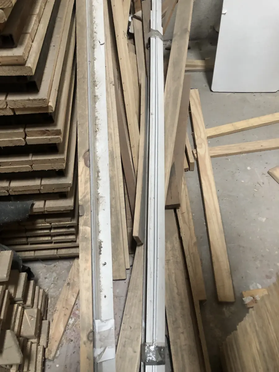 LOTE 021 - Lote de ripas de madeira 