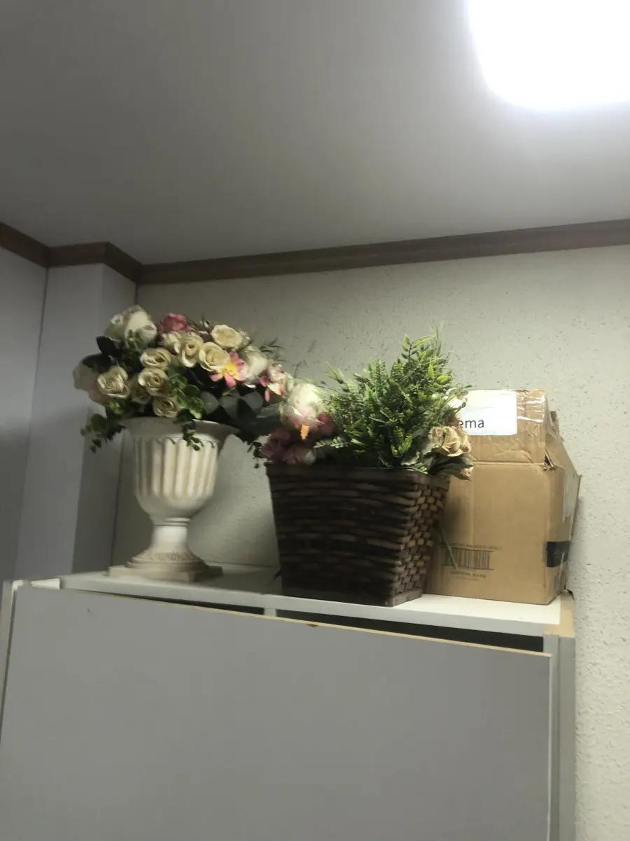 LOTE 066 - Arranjos de flores 