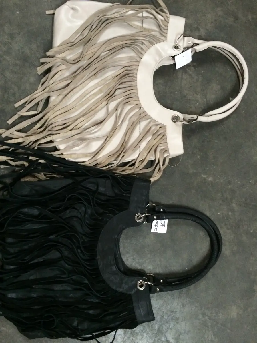 LOTE  - SAPATOS E BOLSAS FEMININOS