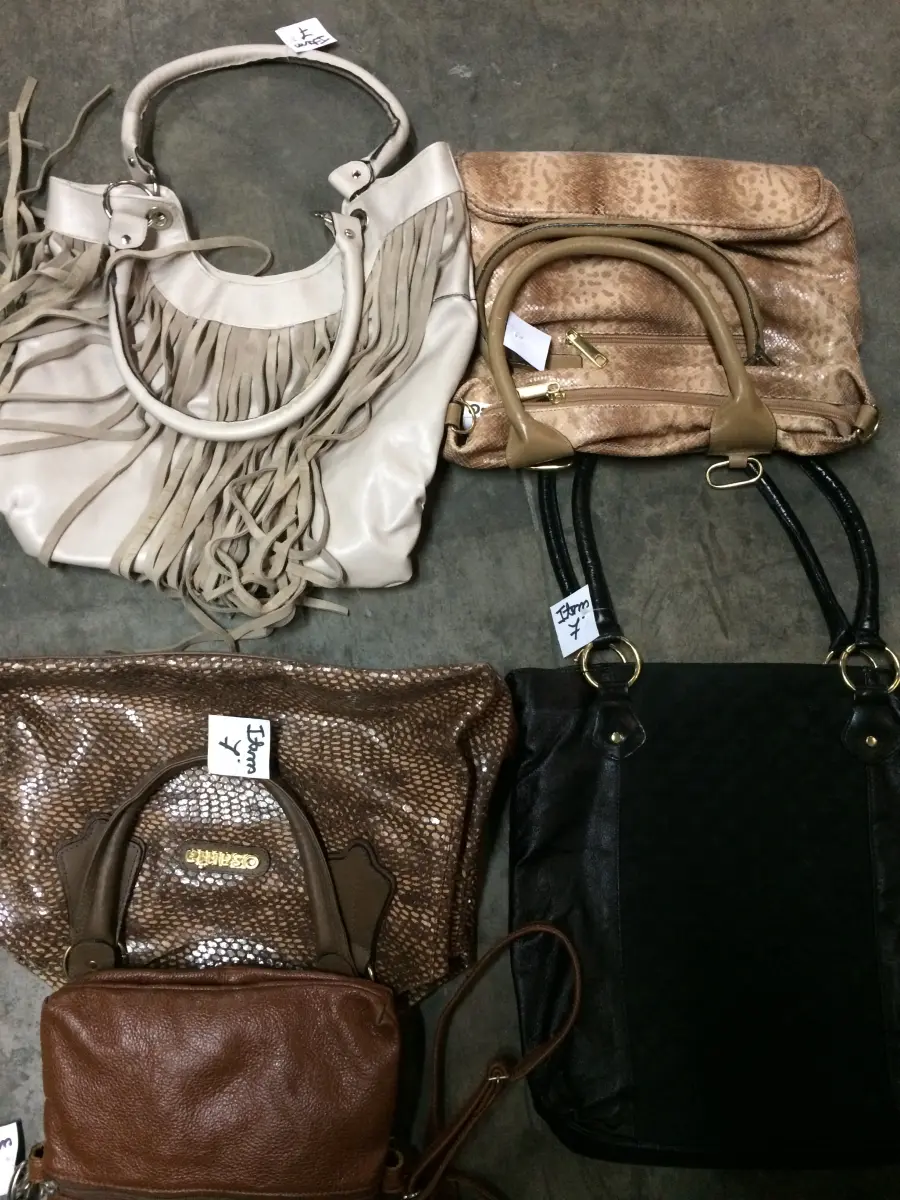 LOTE  - SAPATOS E BOLSAS FEMININOS