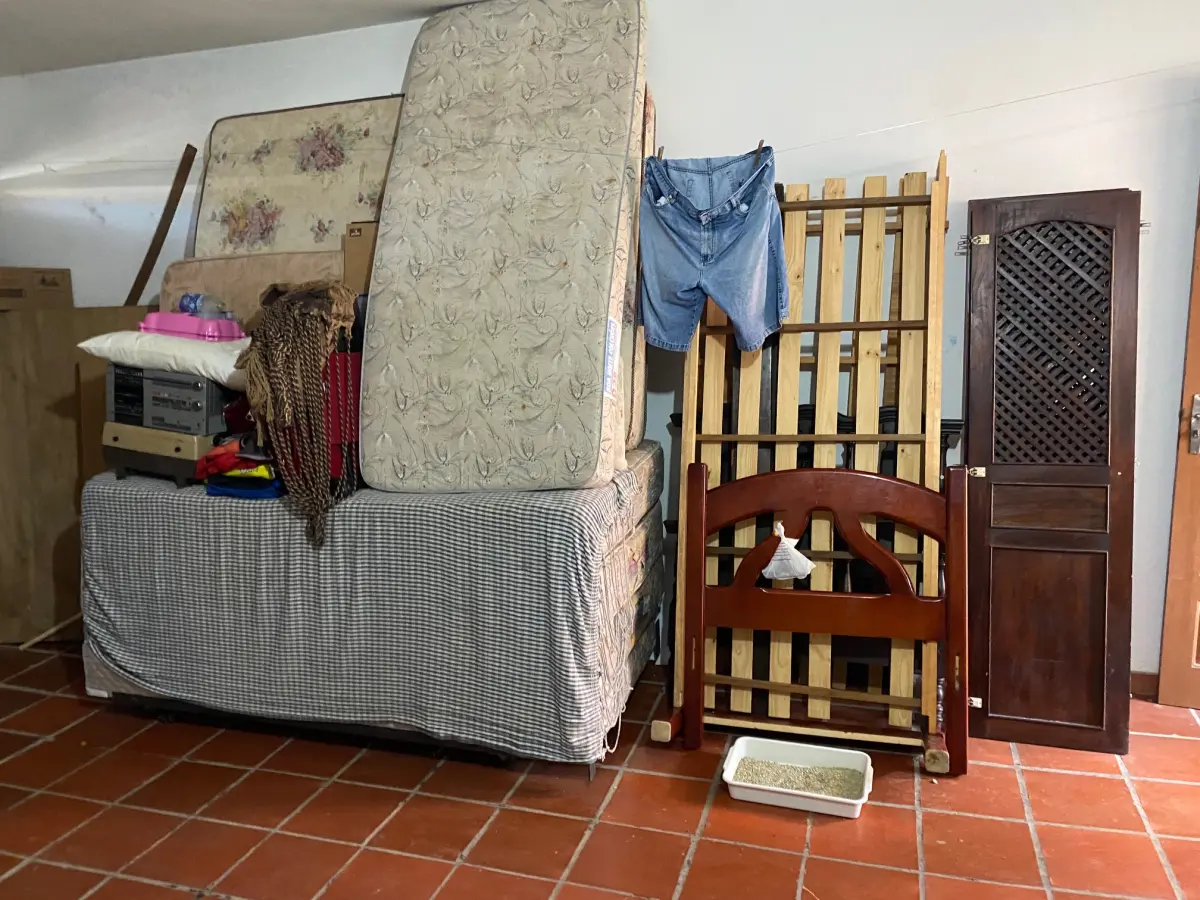 LOTE 2 - MÓVEIS DENTRO DA CASA