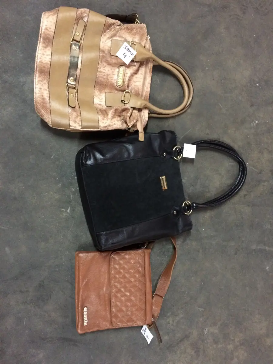 LOTE  - SAPATOS E BOLSAS FEMININOS