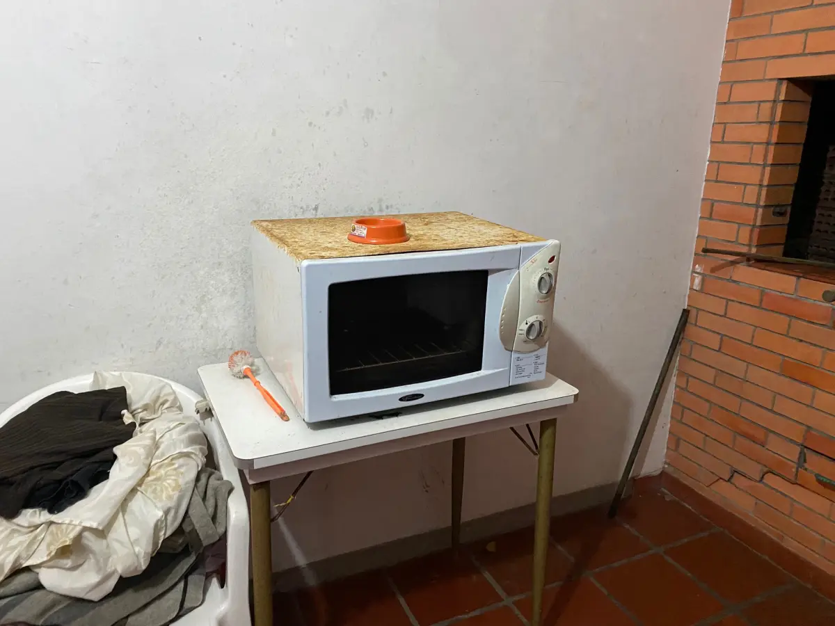 LOTE 2 - MÓVEIS DENTRO DA CASA