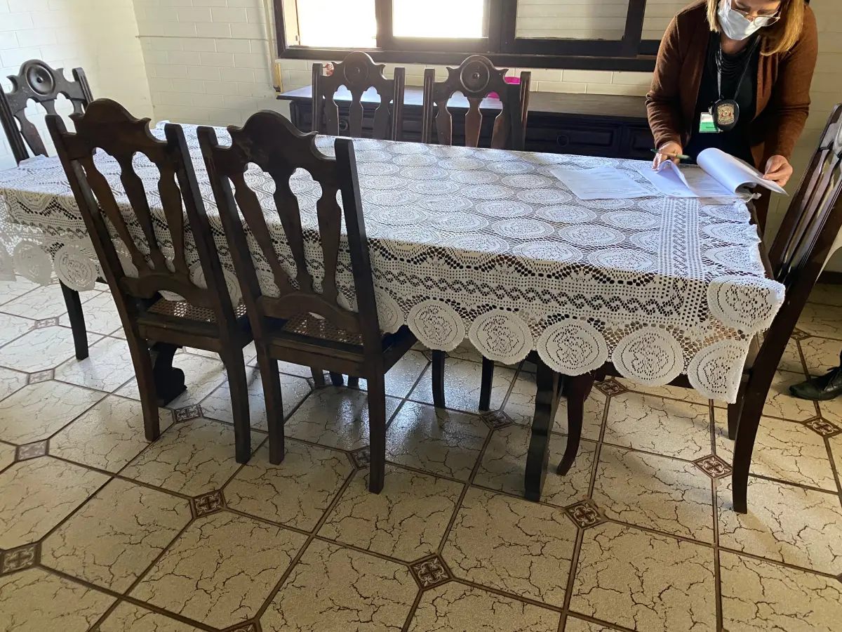 LOTE 2 - MÓVEIS DENTRO DA CASA