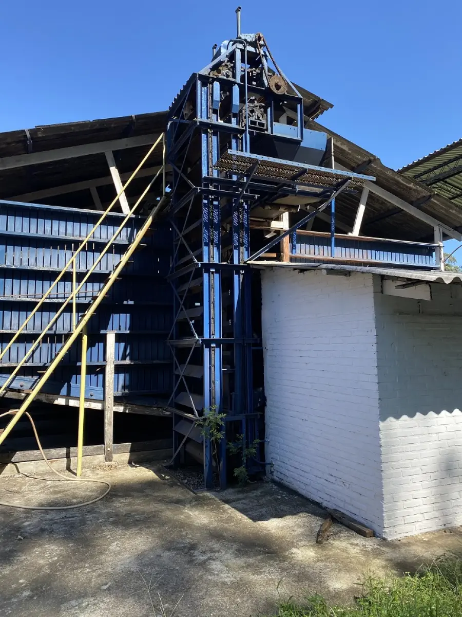 LOTE 001 - Tanques de extração de cor – Sistema de filtro à vácuo – Sistema de centrífuga e extração de óleo- Tanques de concentração – Câmara frigorífica – Tanque reservatório – etc