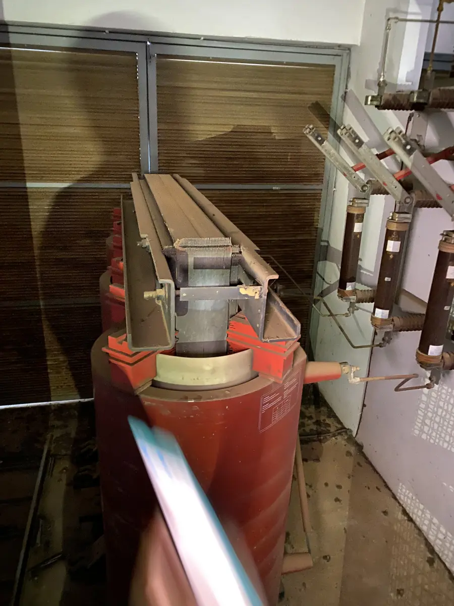 LOTE 001 - LOTE 1A STALKING HORSE. PRÉDIO E ALGUNS ITENS, ESCRITÓRIOS, REFEITÓRIO, AR CONDICIONADOS ETC