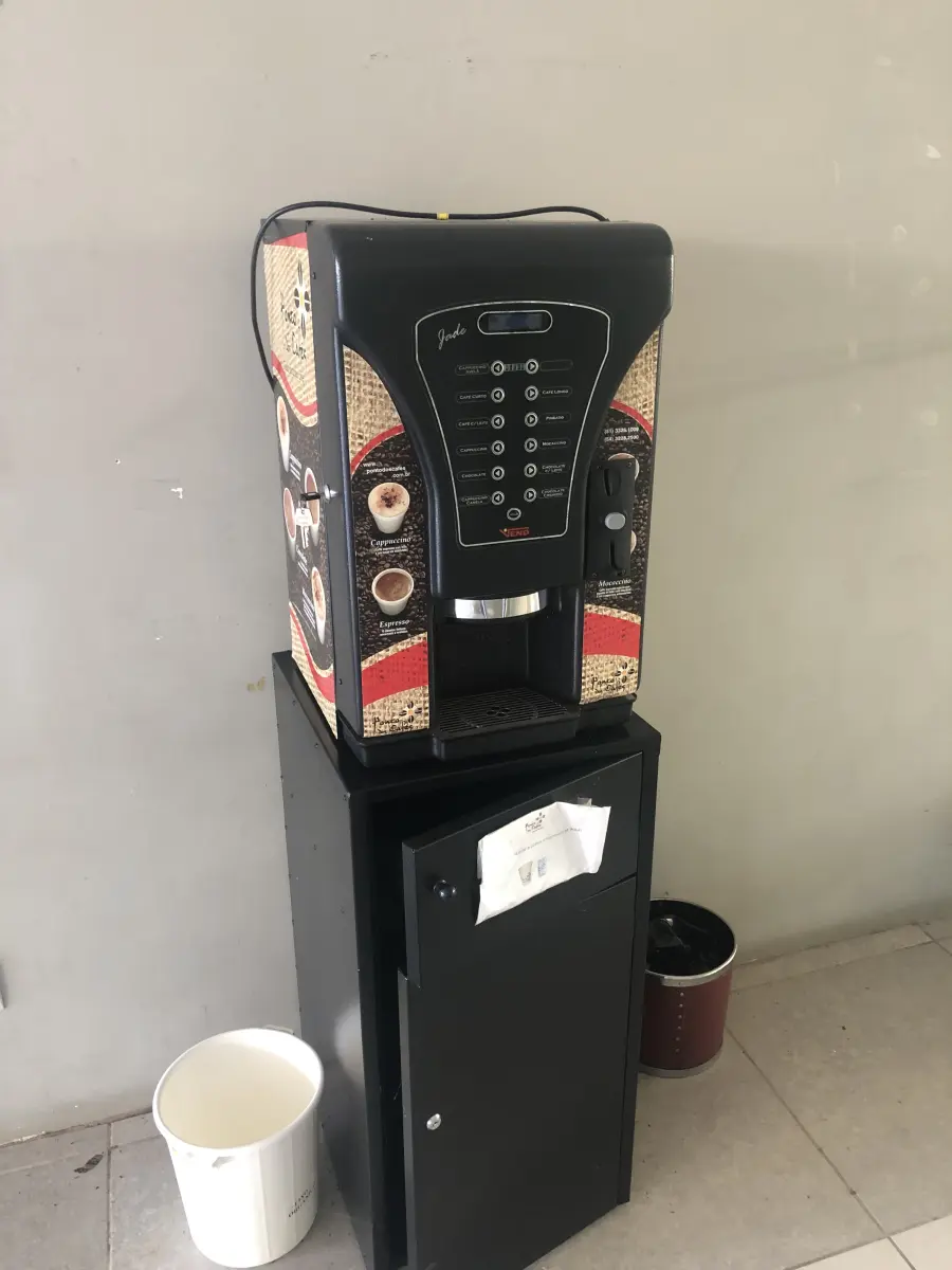 LOTE 024 - Maquina de café