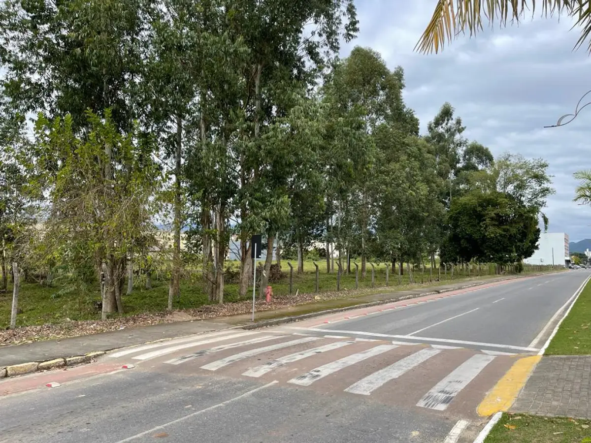 LOTE 001 - 2 IMÓVEIS COM ÁREA TOTAL DE 8.570,10M2 EM SÃO JOAO BATISTA SC. MODALIDADE ENVELOPE FECHADO COM ENTREGA ATÉ AS 13:50. ABERTURA AS 14 HORAS E STLAKING HORSE DO MAIOR LANCE ACIMA DO MÍNIMO, COM COMPETIÇÃO ENTRE OS QUE ENTREGARAM ENVELOPE. VER REGRAS DE STALKING HORSE.