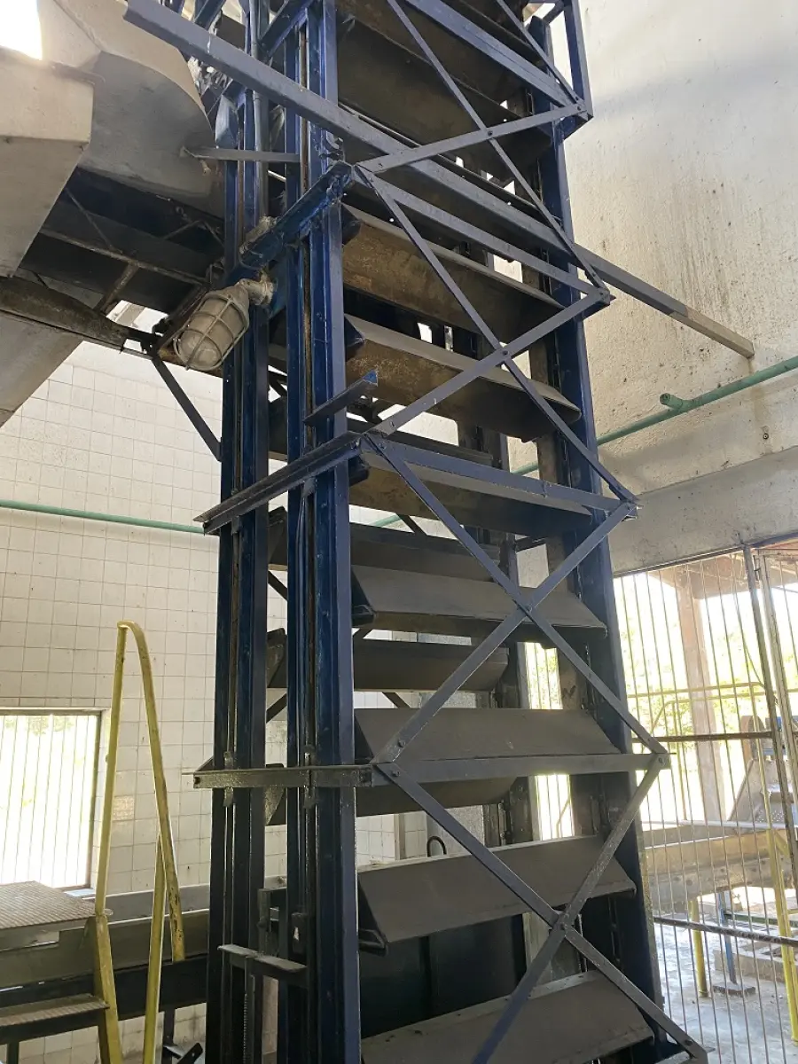 LOTE 001 - Tanques de extração de cor – Sistema de filtro à vácuo – Sistema de centrífuga e extração de óleo- Tanques de concentração – Câmara frigorífica – Tanque reservatório – etc