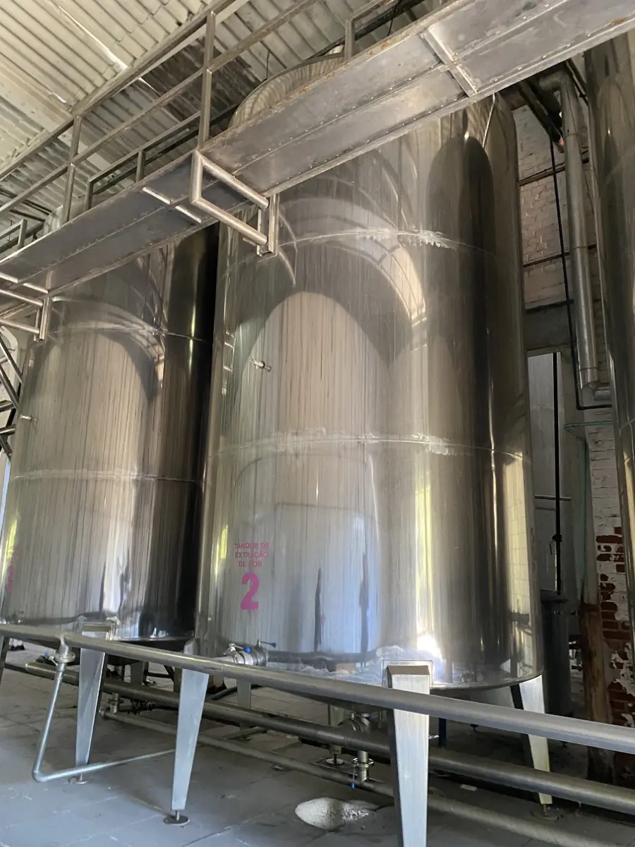 LOTE 001 - Tanques de extração de cor – Sistema de filtro à vácuo – Sistema de centrífuga e extração de óleo- Tanques de concentração – Câmara frigorífica – Tanque reservatório – etc