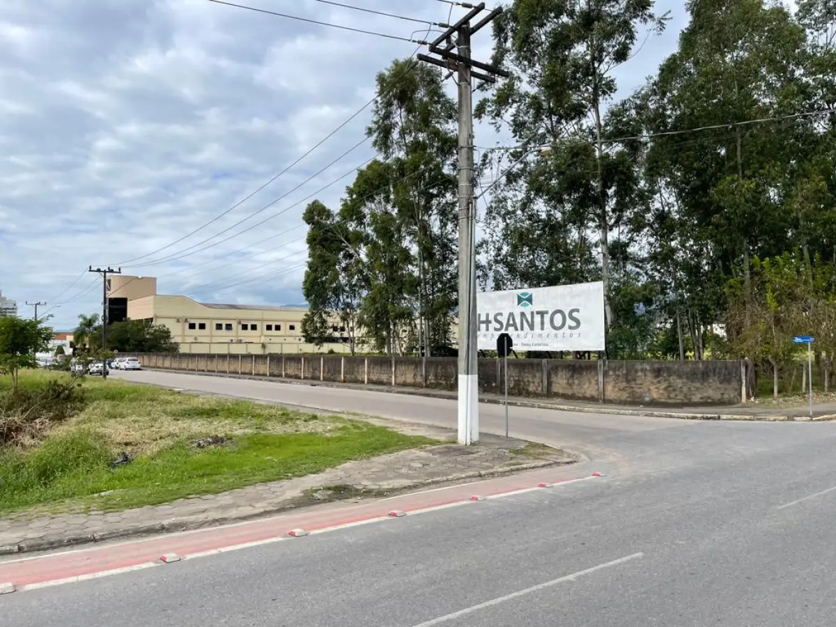 LOTE 001 - 2 IMÓVEIS COM ÁREA TOTAL DE 8.570,10M2 EM SÃO JOAO BATISTA SC. MODALIDADE ENVELOPE FECHADO COM ENTREGA ATÉ AS 13:50. ABERTURA AS 14 HORAS E STLAKING HORSE DO MAIOR LANCE ACIMA DO MÍNIMO, COM COMPETIÇÃO ENTRE OS QUE ENTREGARAM ENVELOPE. VER REGRAS DE STALKING HORSE.