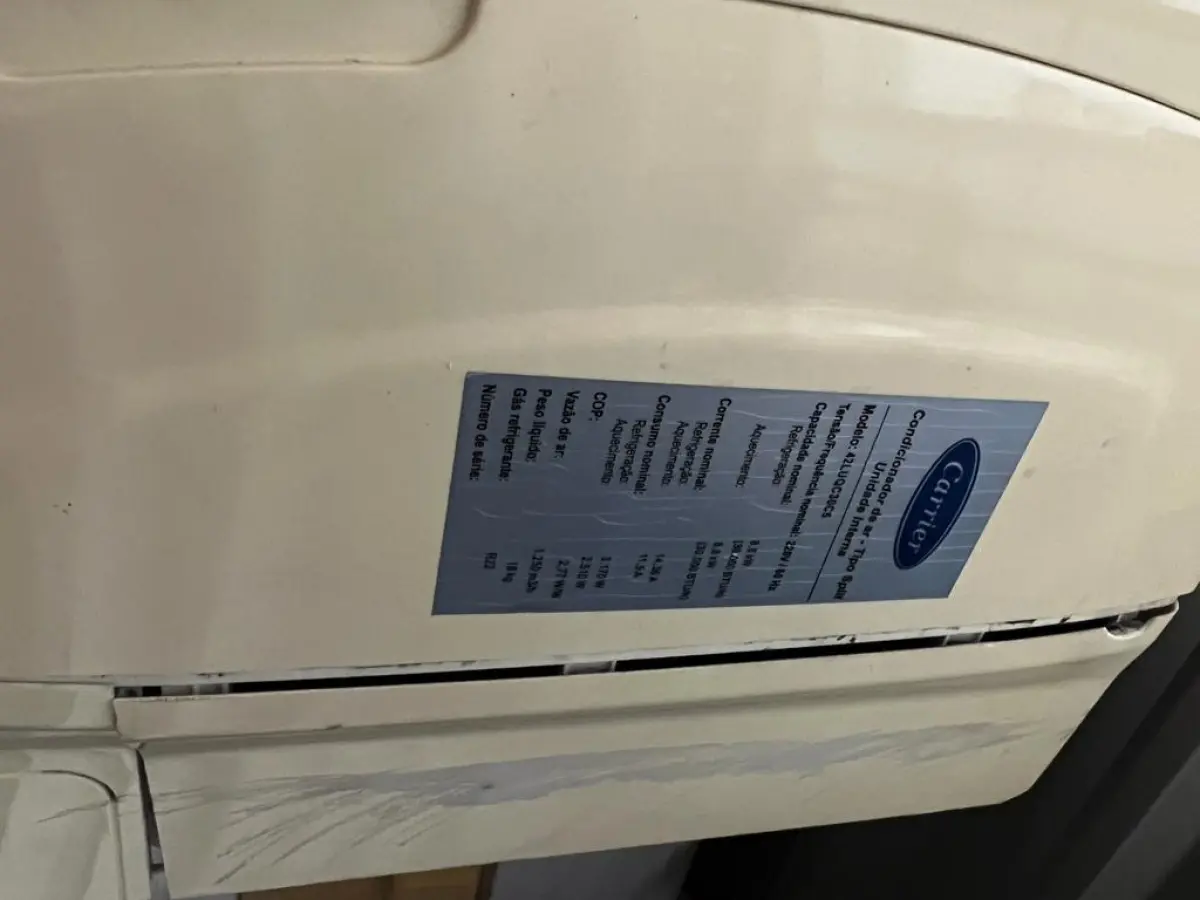 LOTE 001 - LISTAGEM GRANDE DE BENS DE LANCHERIA - PROJETOR, MESAS, CADEIRAS, FRITADEIRAS A GAS E ELETRICAS, FREEZERS, GELADEIRA, TELA, COMPUTADOR, LIXEIRA, FRIGOBAR,  FORNO CONVECTOR, CHAPA BIFETEIRA, AR CONDICIONADO SO FRENTE.