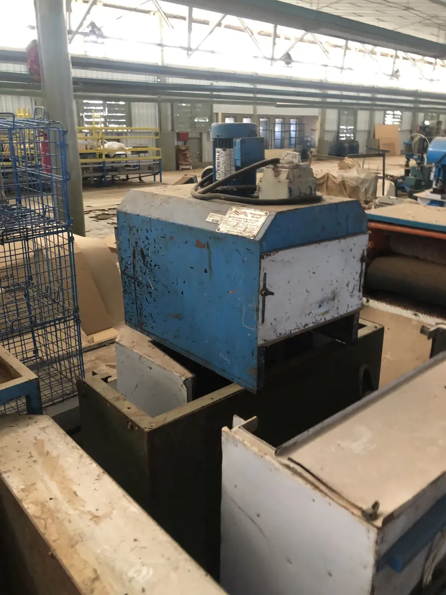 LOTE 102 - 5 estufas vento norte grande e pequenas