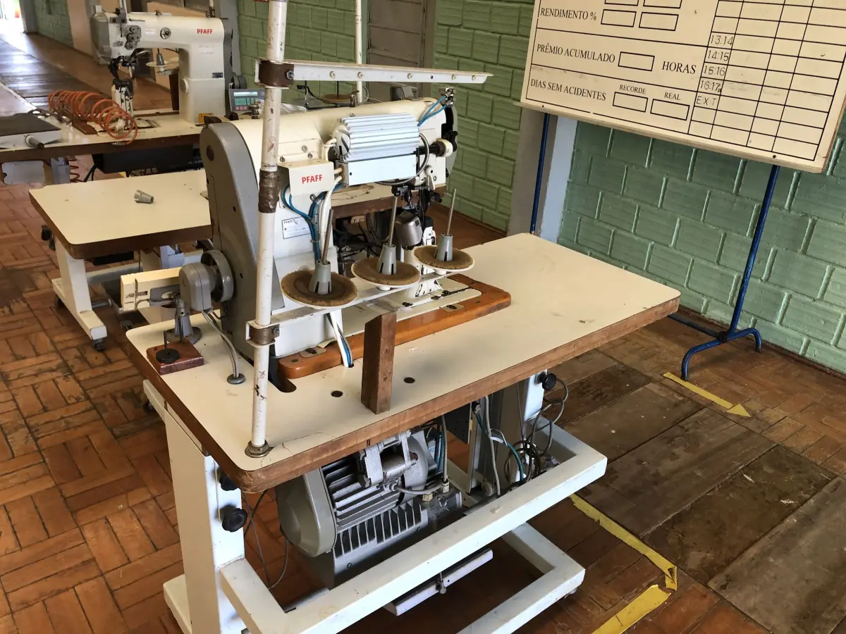 LOTE 192 - 3 máquinas de costura Pfaff