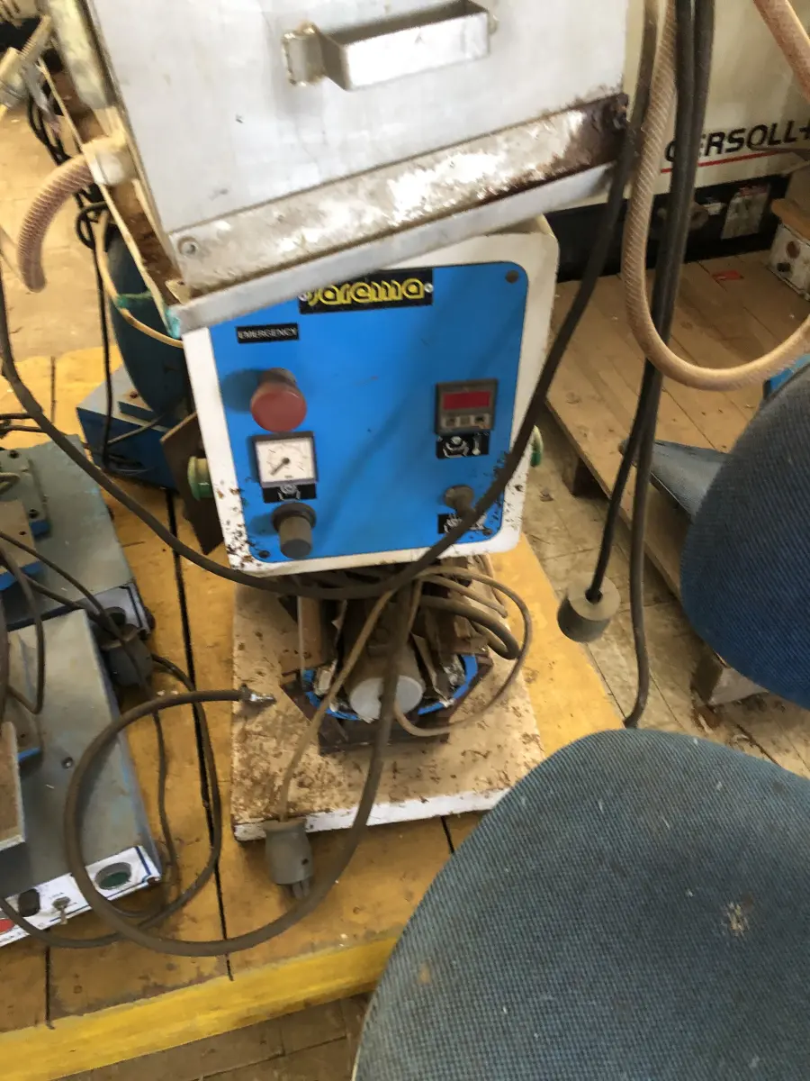 LOTE 110 - prensa canoinha Sarema