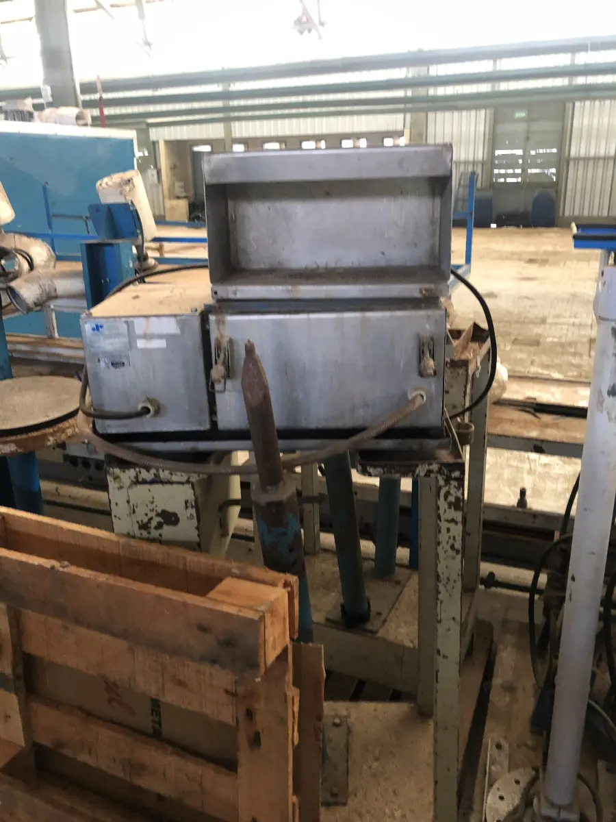 LOTE 070 - 3 pedestais