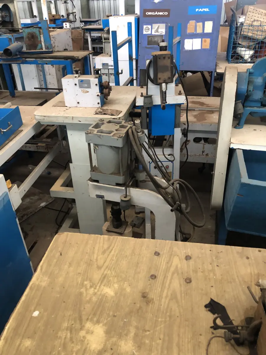 LOTE 129 - prensa de rebater costura