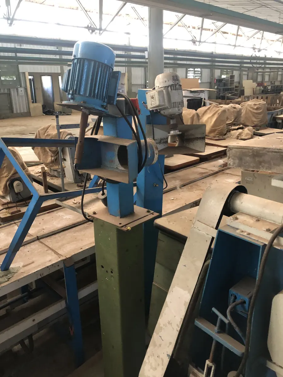 LOTE 092 - 2 lixadeiras boneca