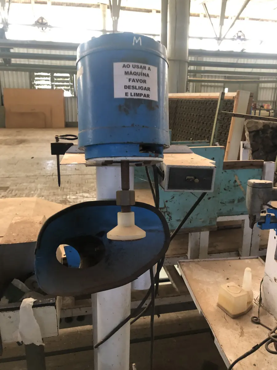 LOTE 060 - lixadeira boneca